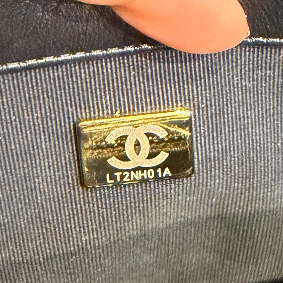 Rare Chanel 23P Mini Flap Black Calfskin Distressed Gold Cruise 2023 Microchip - Picture 3 of 16